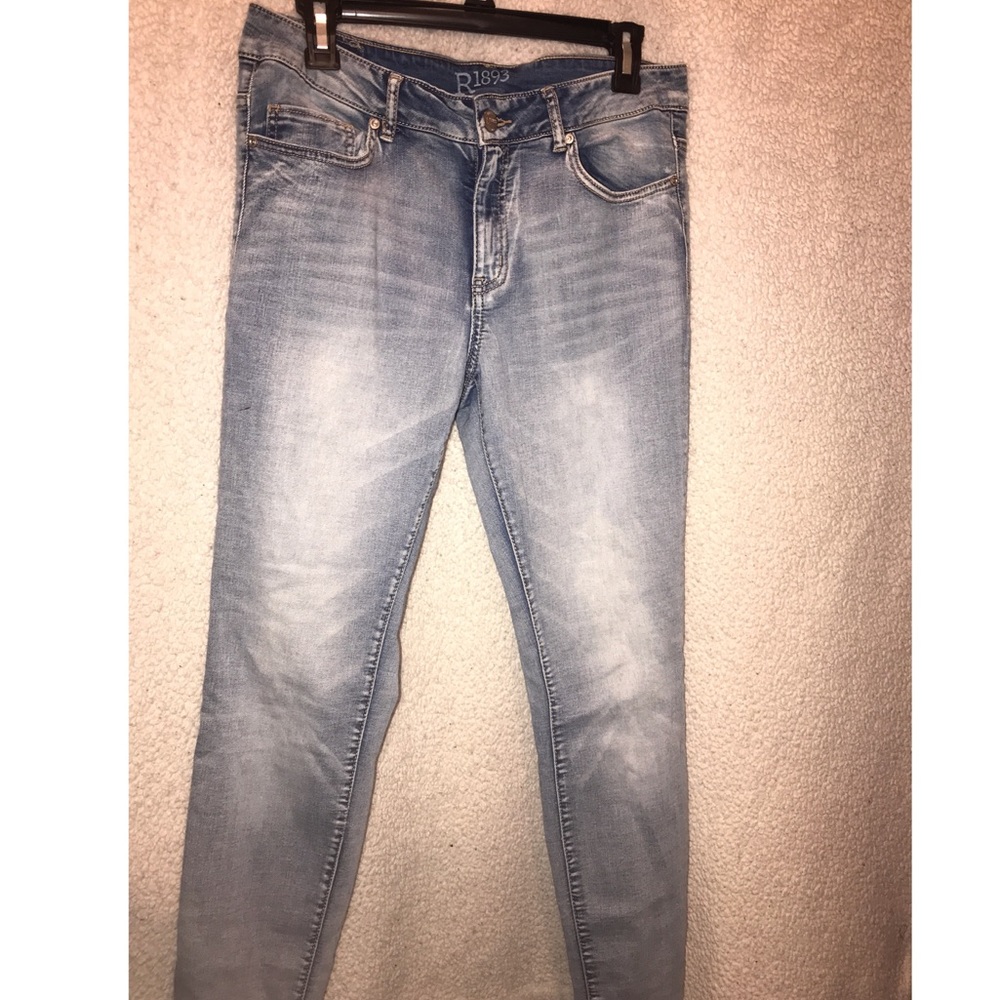 Light blue/grey faded skinny jeans *NEVER WORN*